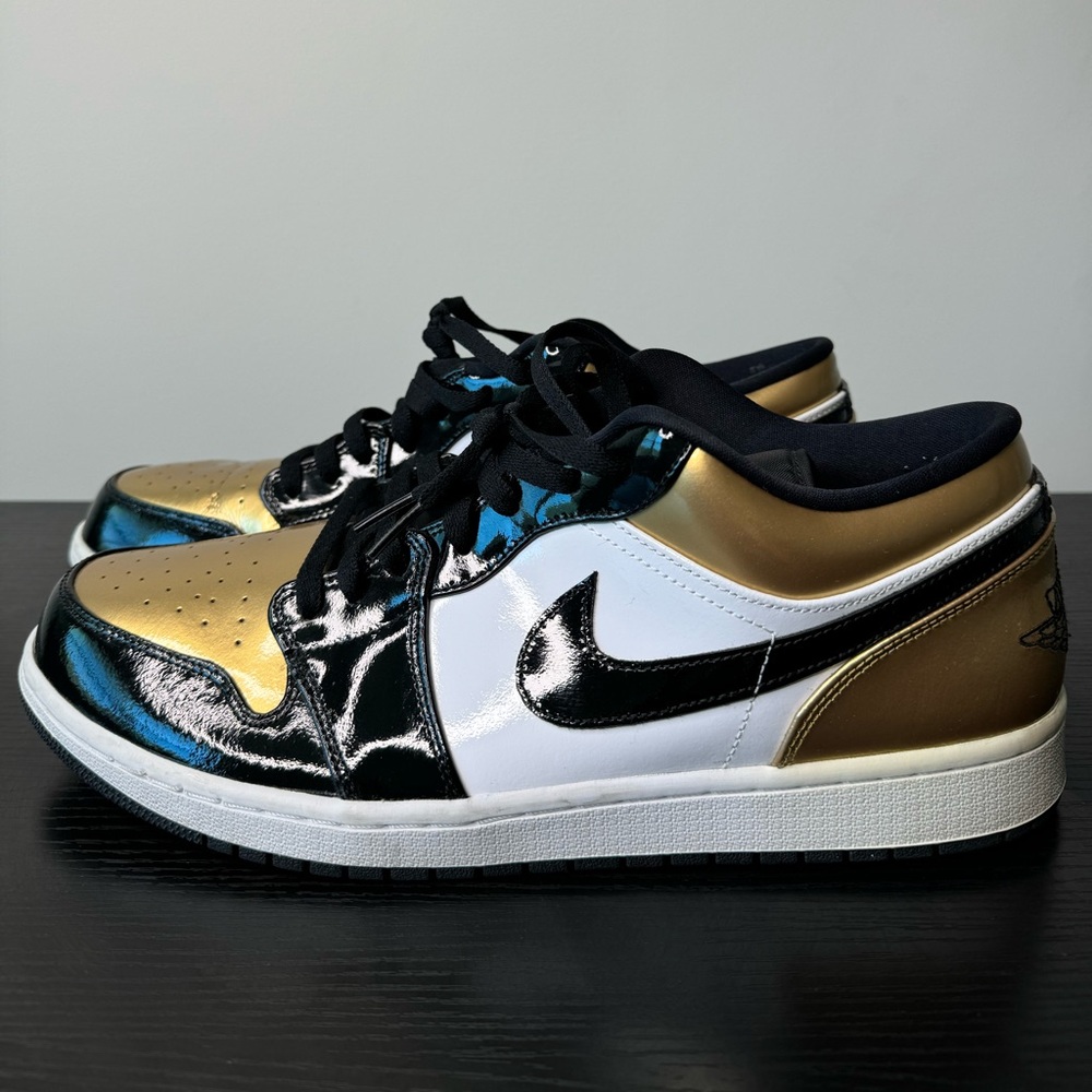 Jordan 1 Low Gold Toe